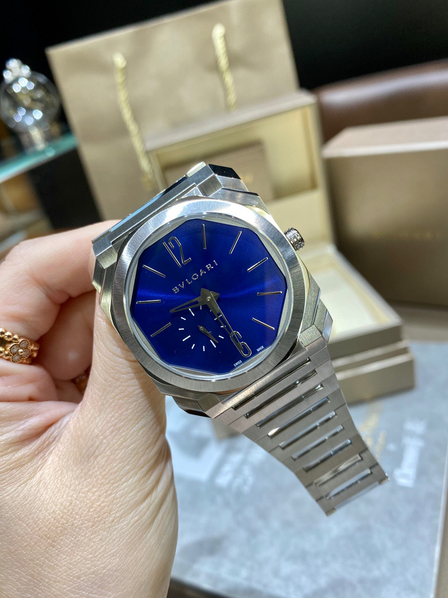 불가리  OCTO공장 미러급 남자 시계