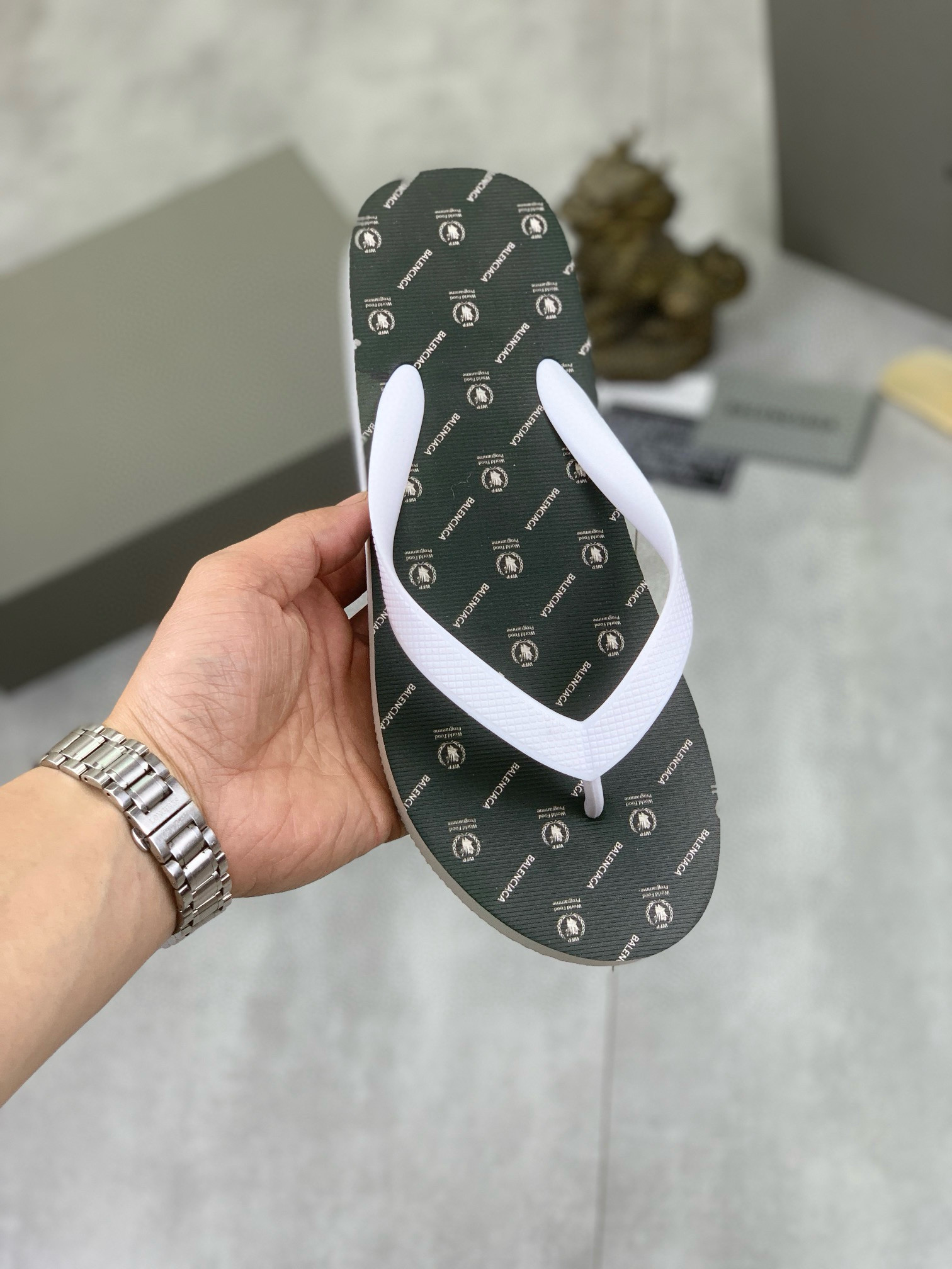 발렌시아가 남녀공용 슬리퍼