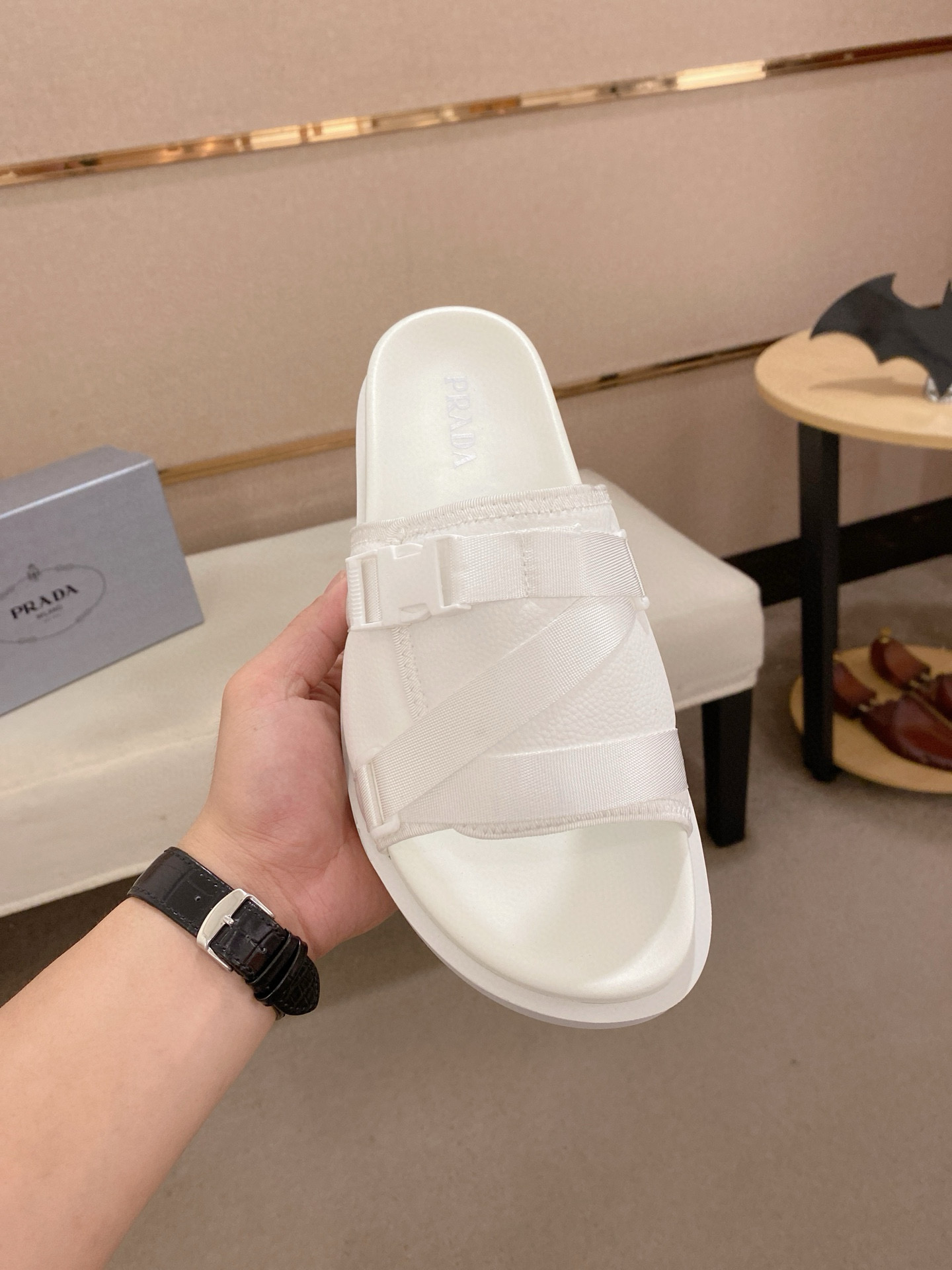 프라다 남자 슬리퍼