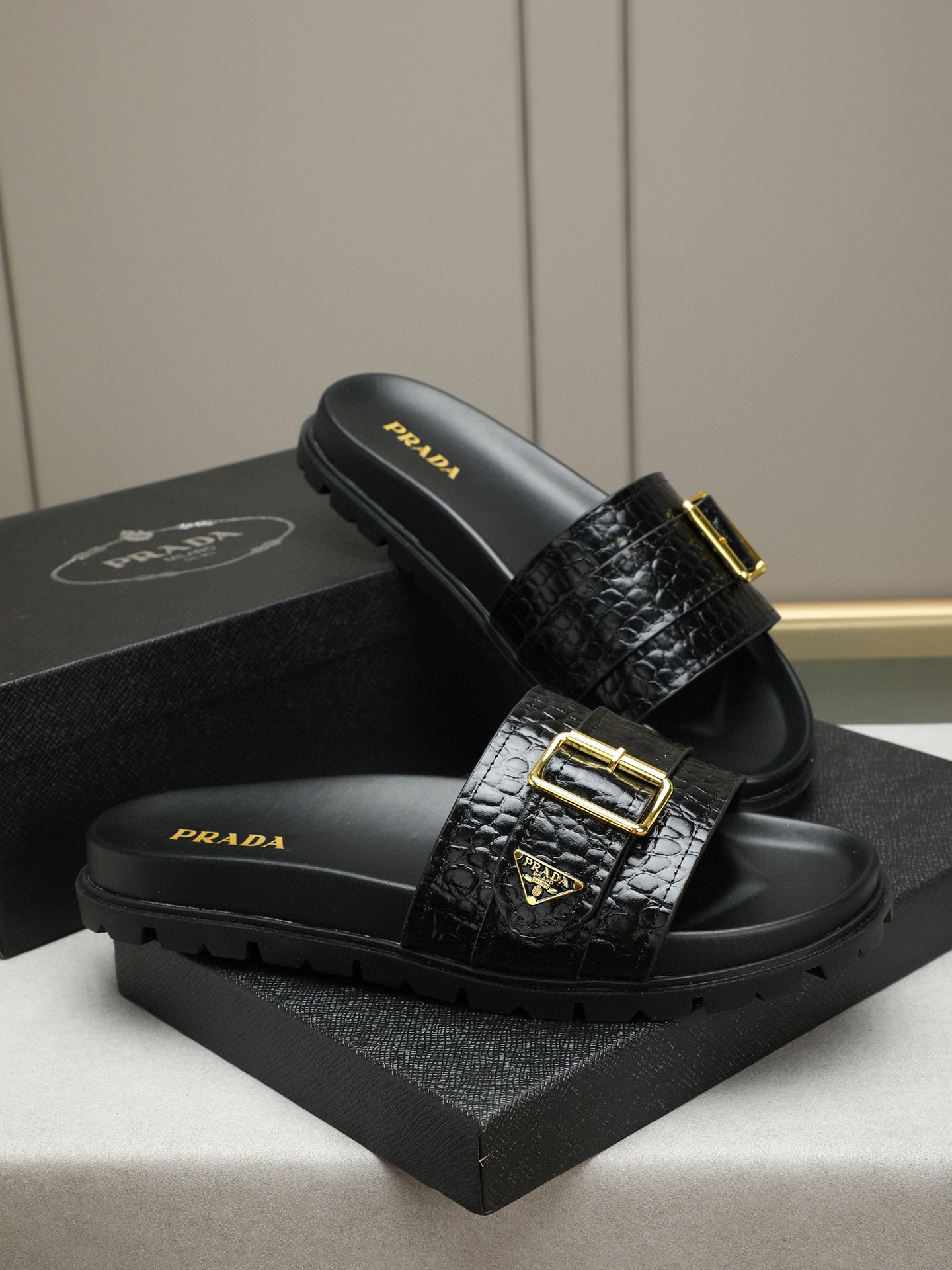 프라다 남자 슬리퍼