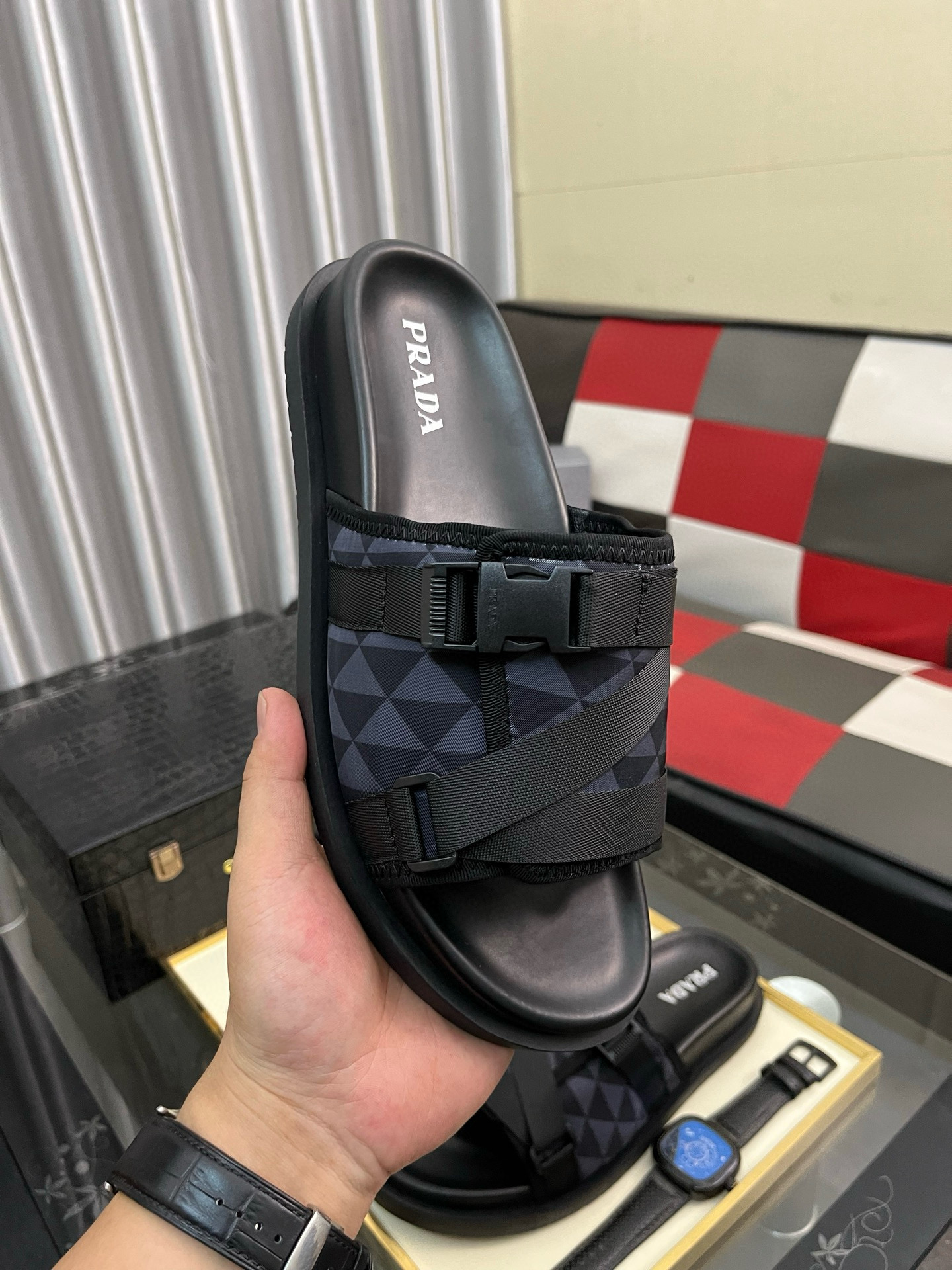 프라다 남자 슬리퍼