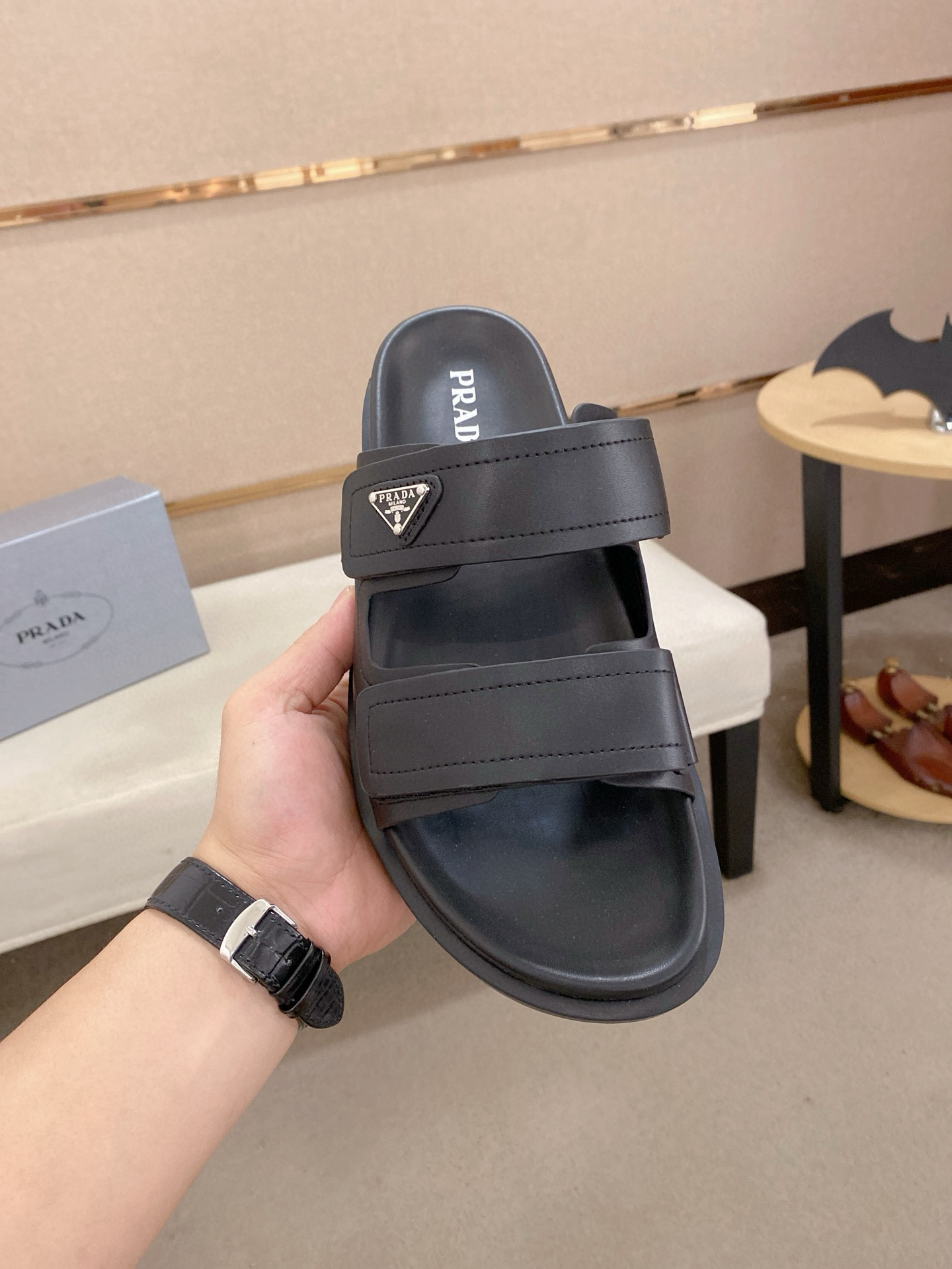 프라다 남자 슬리퍼