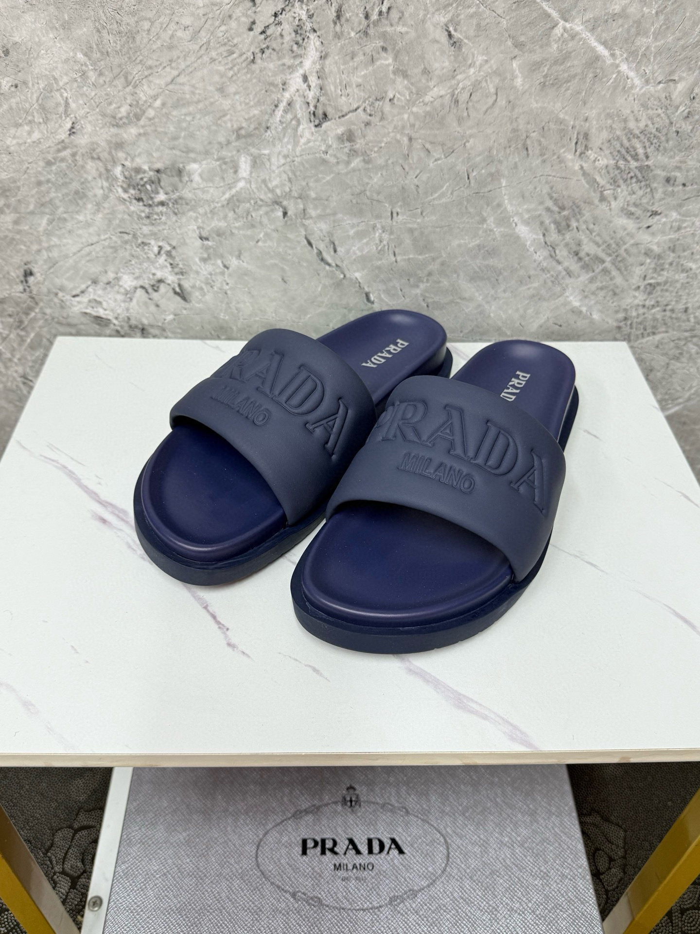 프라다 남자 슬리퍼