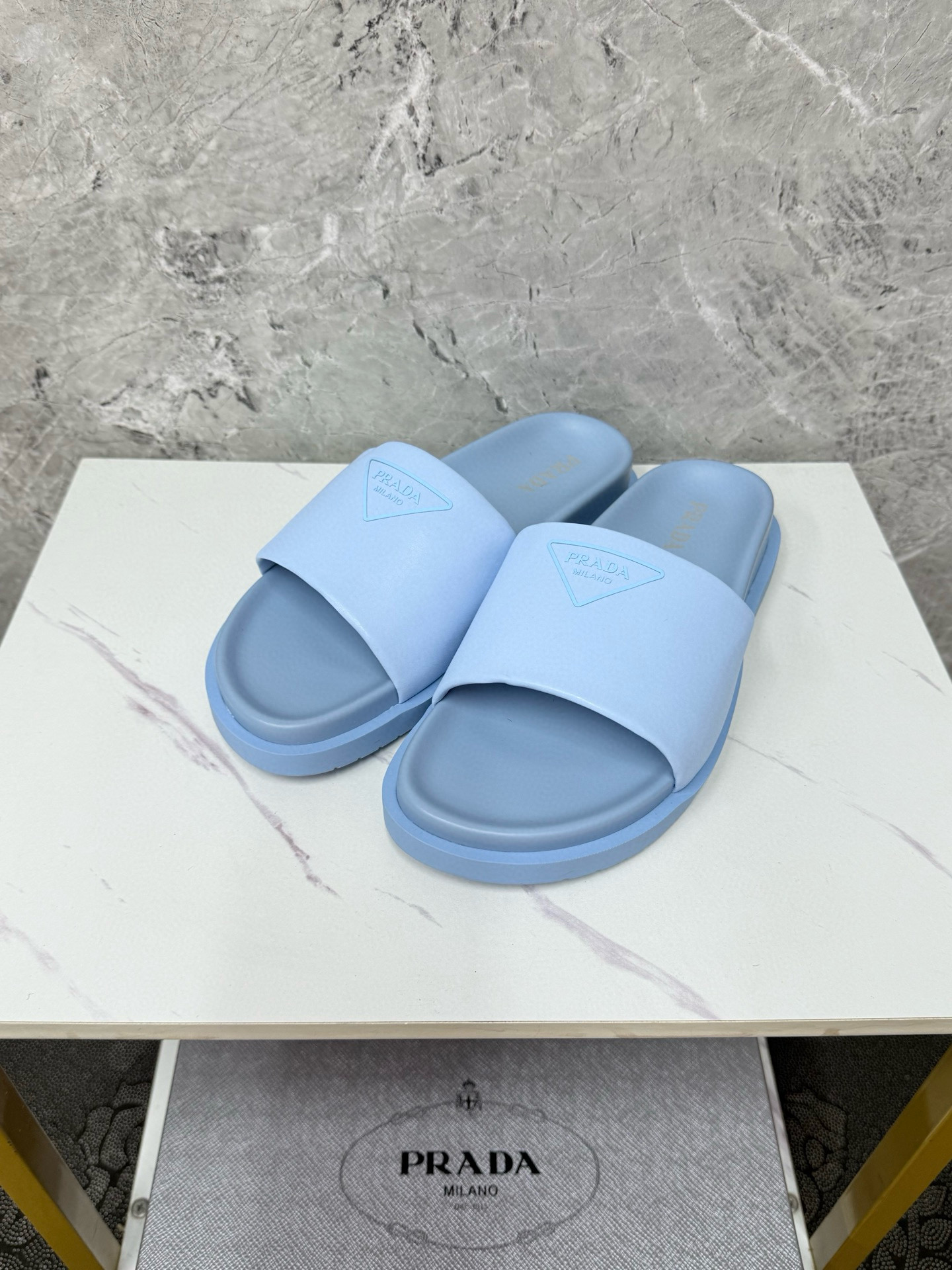 프라다 남자 슬리퍼