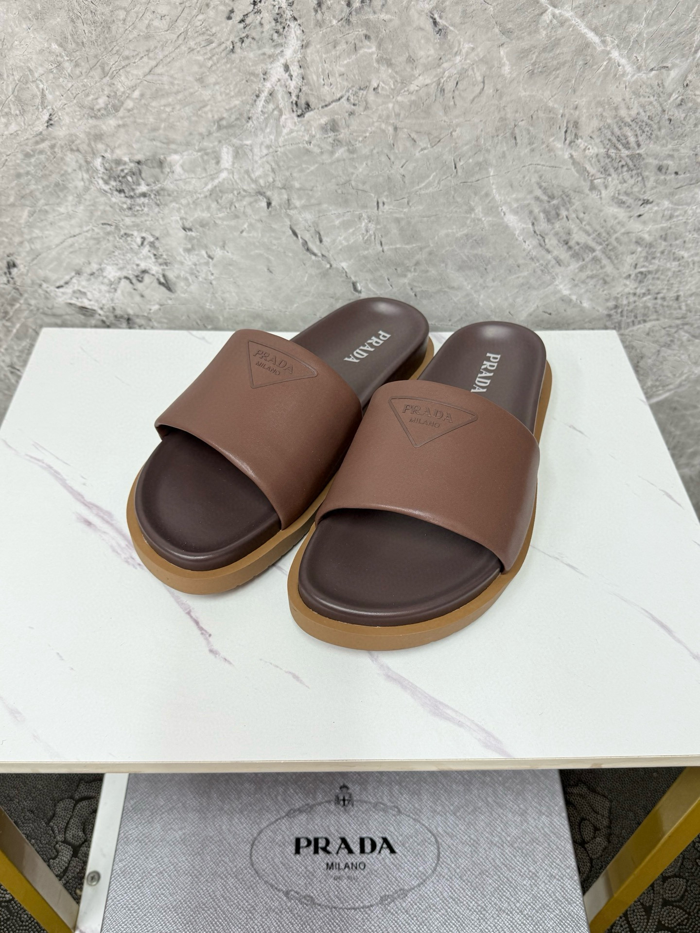 프라다 남자 슬리퍼