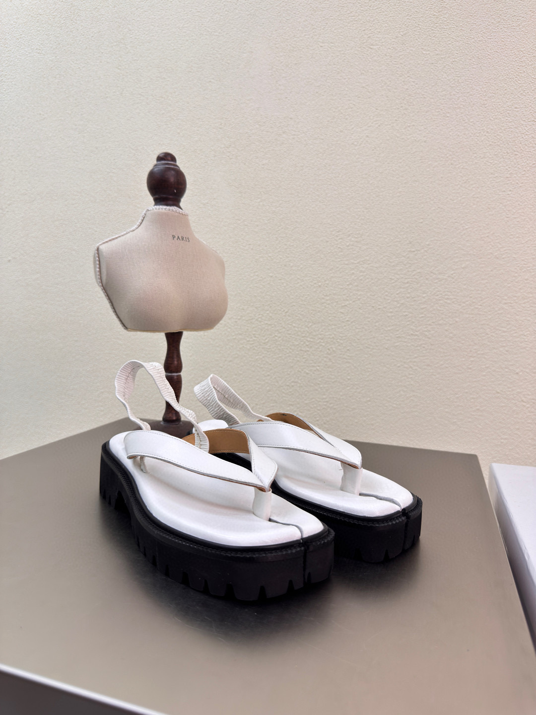 메종 마르지엘라 여자 샌들