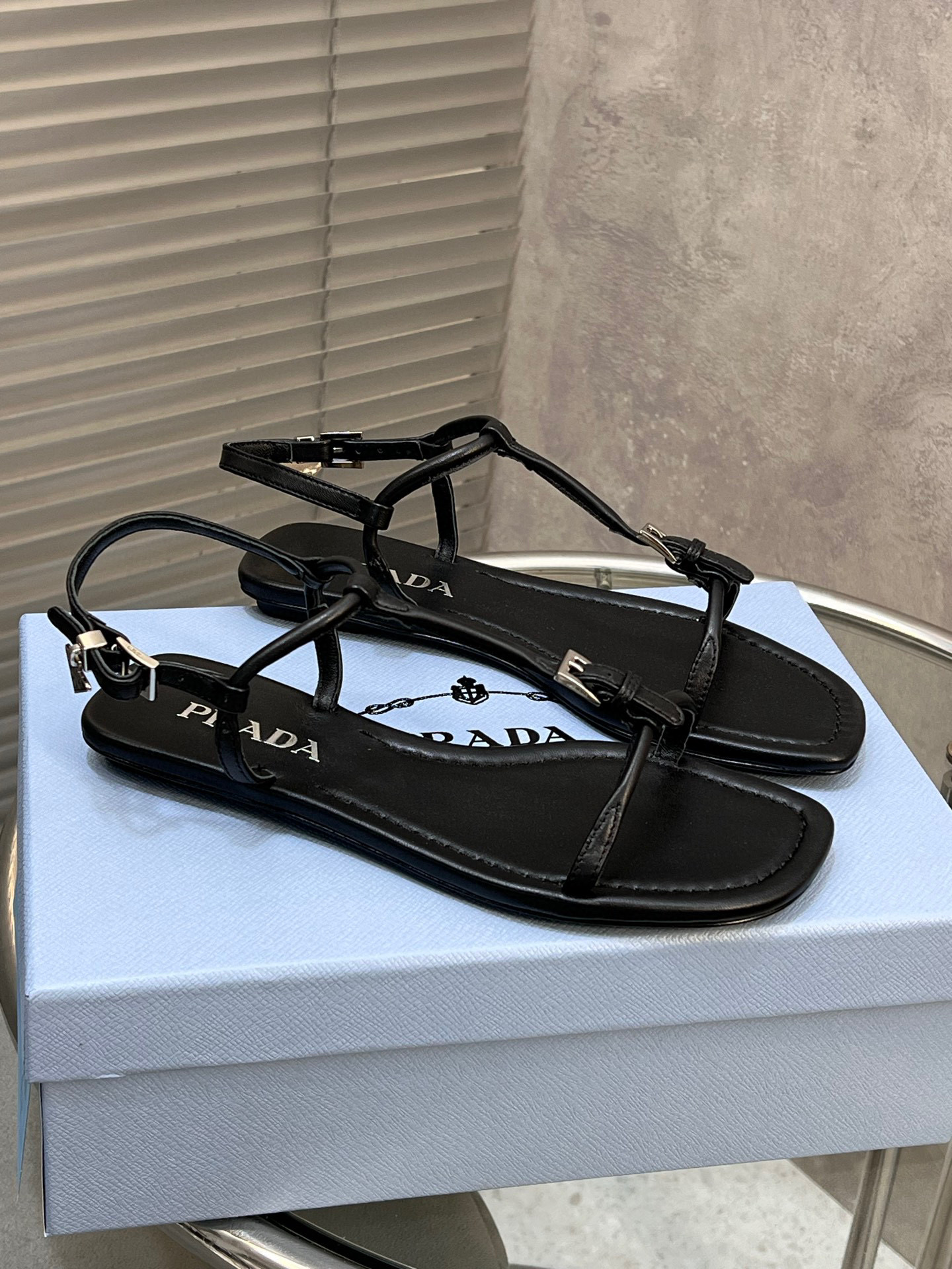 프라다 여자 샌들