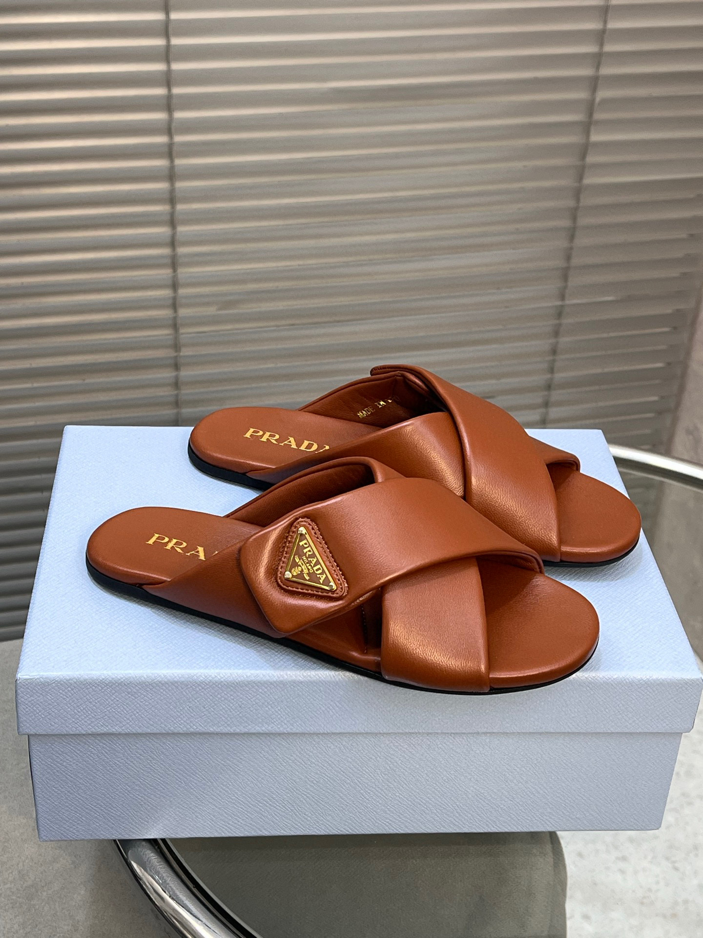 프라다 여자 슬리퍼