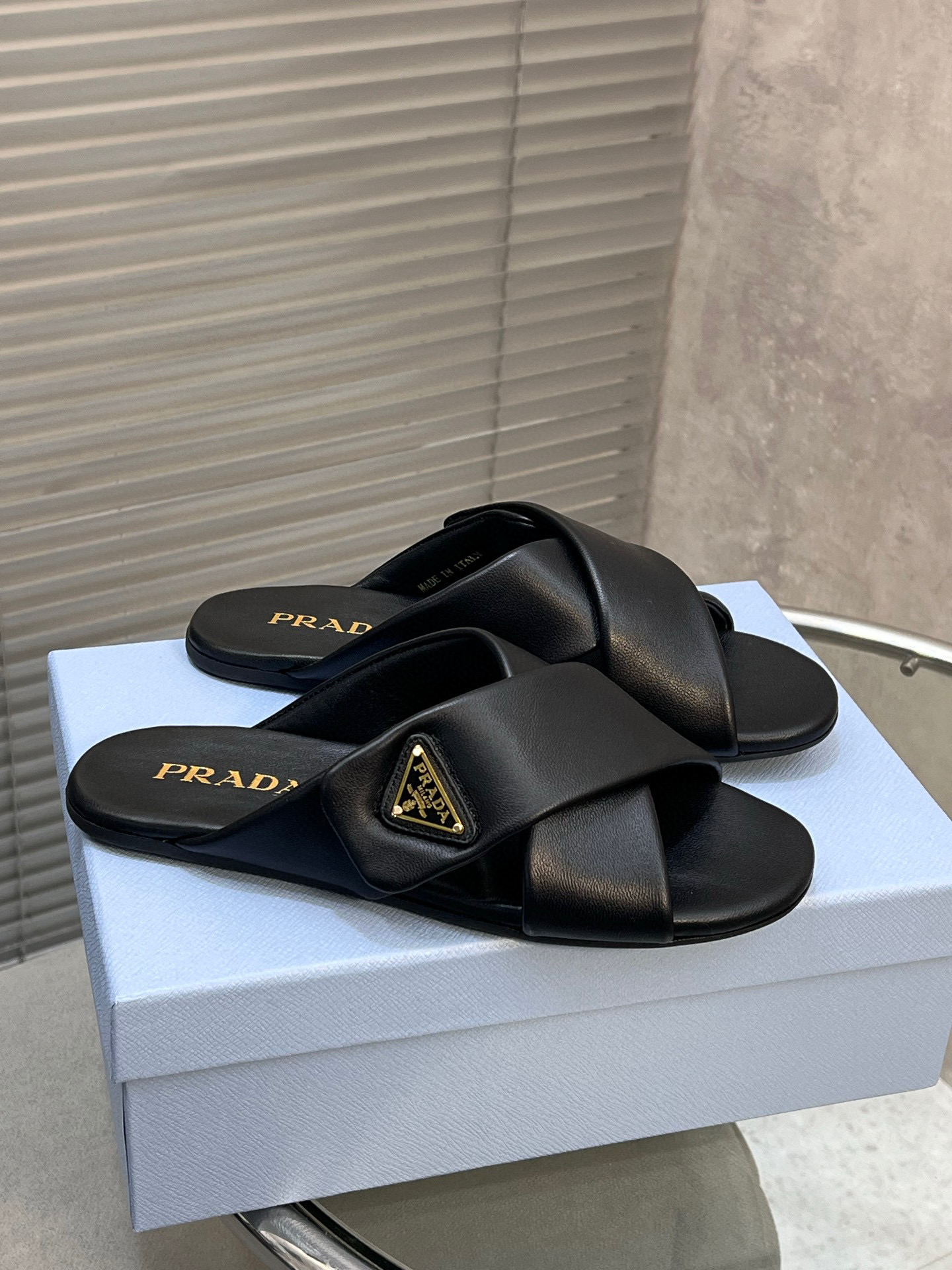 프라다 여자 슬리퍼