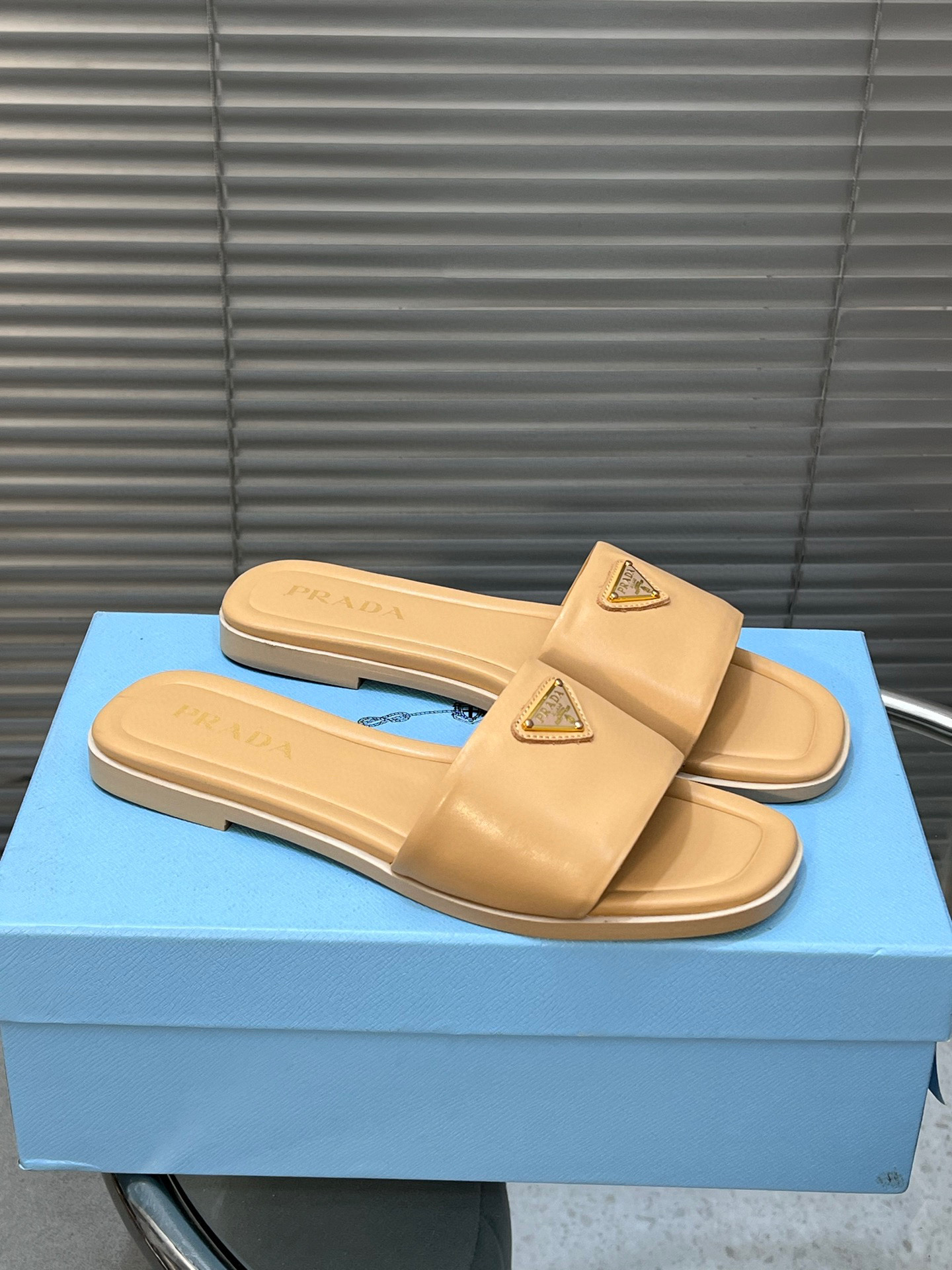 프라다 여자 슬리퍼
