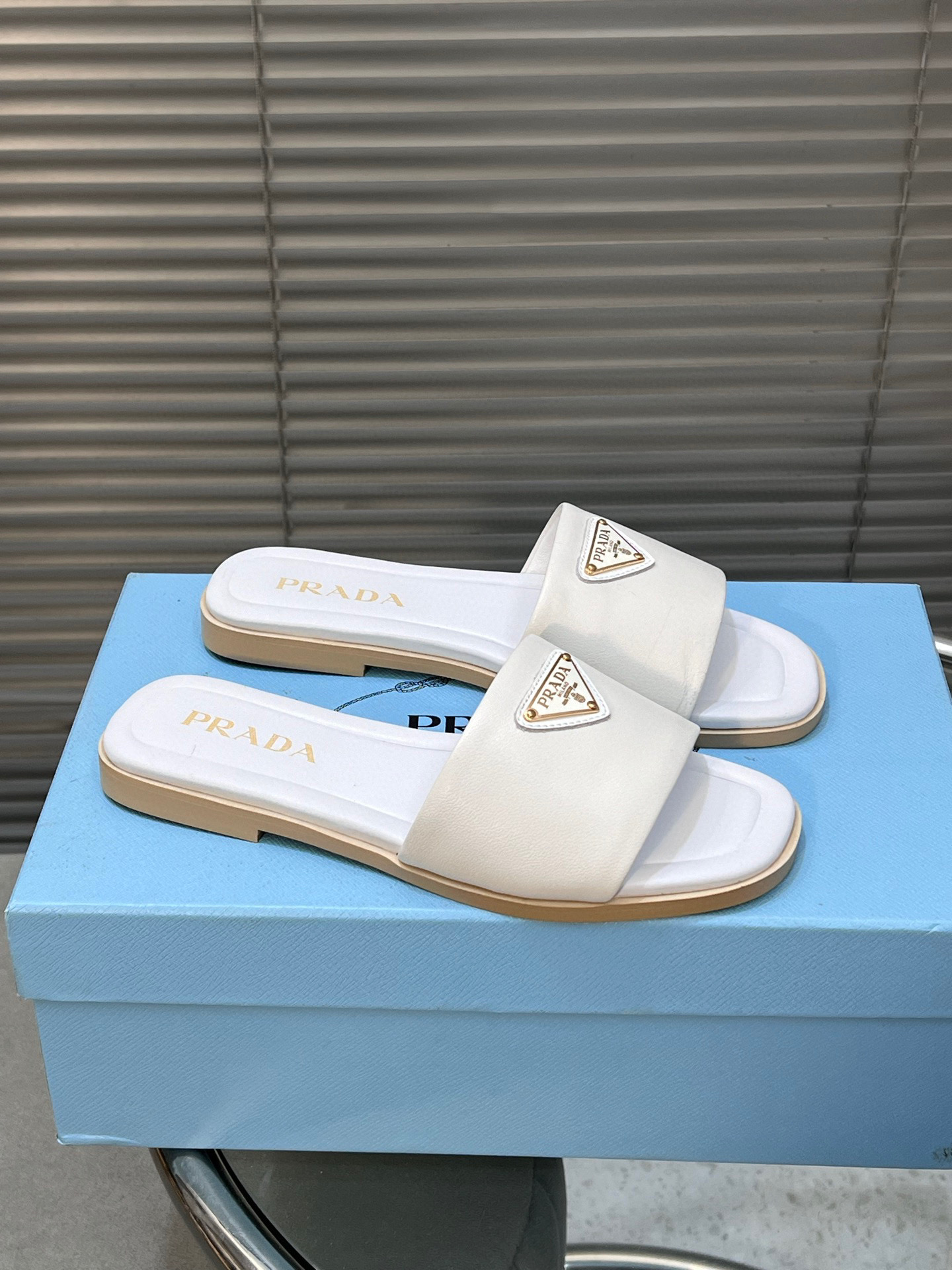 프라다 여자 슬리퍼