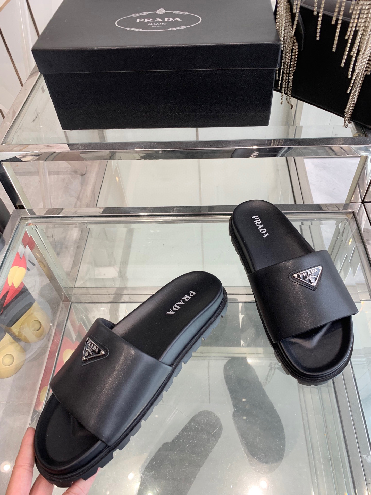 프라다 남자 슬리퍼