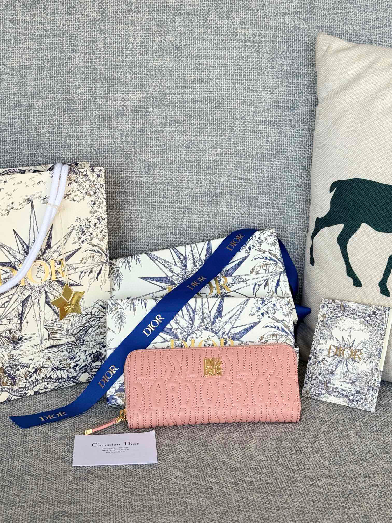 디올 S3604UBTK_M05N 여자 장지갑