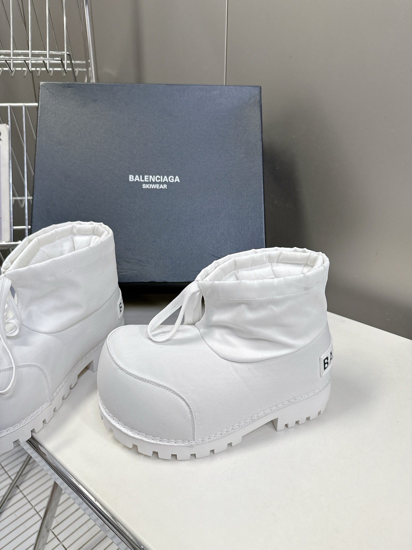 발렌시아가 남여공용 부츠